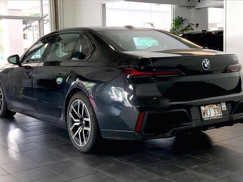 Certified 2023 BMW 740i image 5