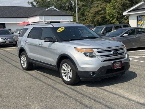 Used 2014 Ford Explorer XLT w/ Equipment Group 201A AWD/4WD image 2