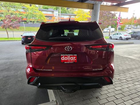 Used 2024 Toyota Highlander XLE image 6
