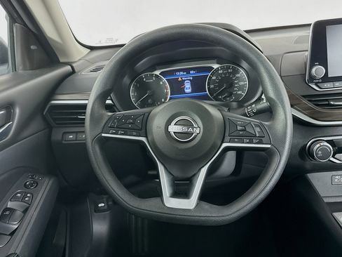 Used 2025 Nissan Altima 2.5 SV image 17