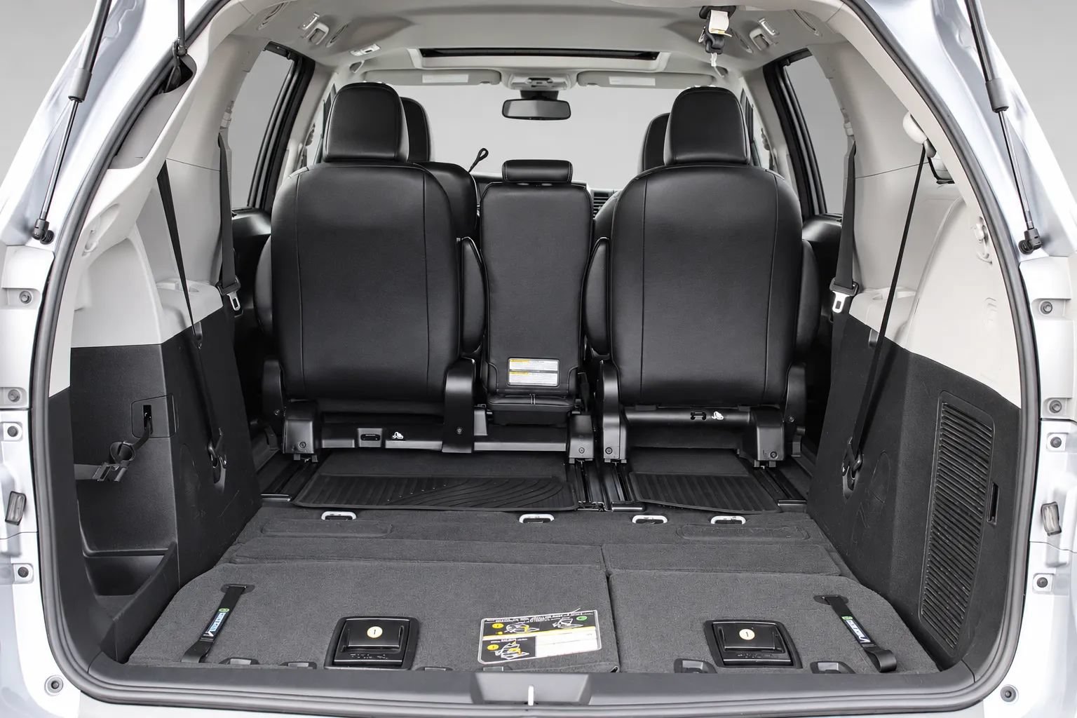 Used 2018 Toyota Sienna SE w/ SE Preferred Package FWD image 31