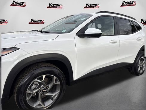 Used 2024 Chevrolet Trax LT w/ Driver Confidence Package image 12