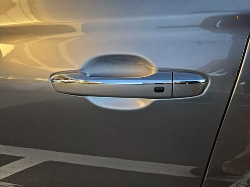 Used 2022 Genesis G90 3.3T Premium image 9