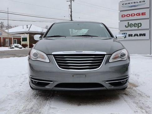 Used 2013 Chrysler 200 Limited image 4