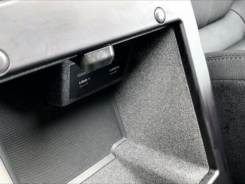 Used 2023 Porsche Macan Turbo AWD/4WD image 33