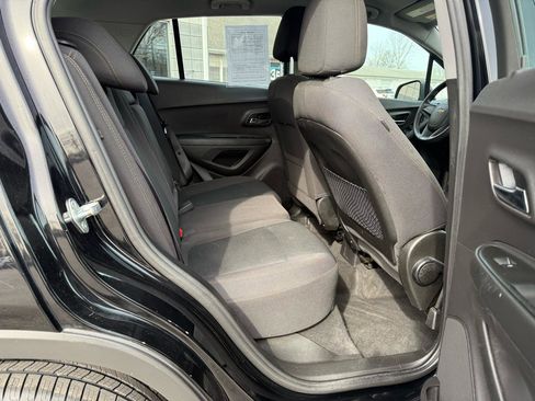 Used 2019 Chevrolet Trax LS FWD image 12