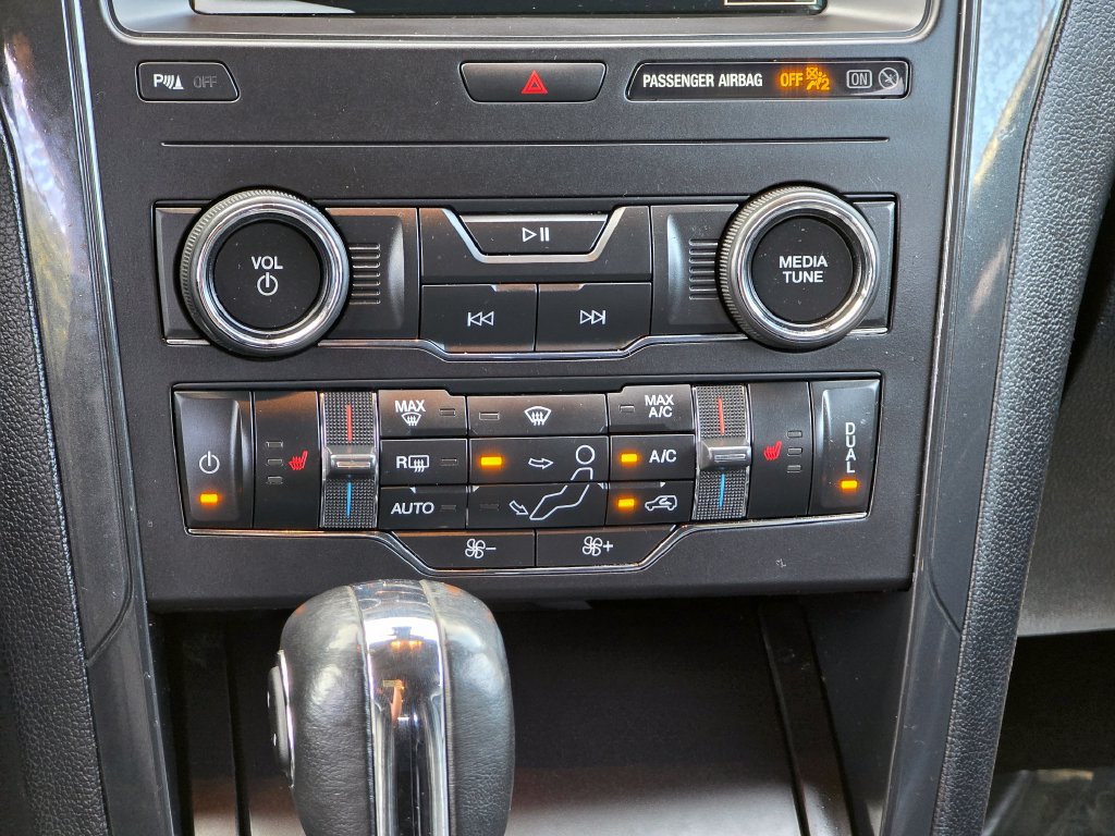 Used 2019 Ford Explorer XLT w/ Equipment Group 202A FWD image 36