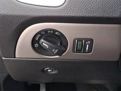 Used 2020 Dodge Durango SXT image 25