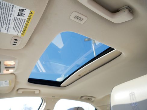 Used 2012 Lincoln MKZ image 32