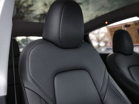 Used 2024 Tesla Model Y Long Range image 31