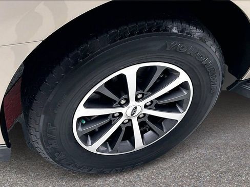 Used 2018 Ford Expedition XLT image 32