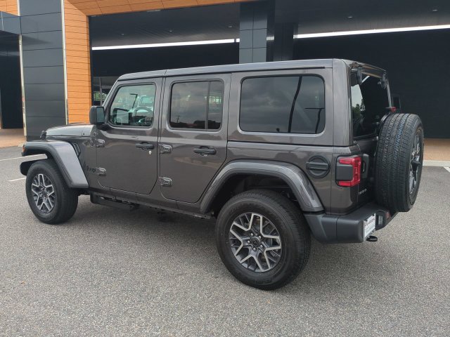 New 2026 Jeep Wrangler Unlimited Sahara w/ Technology Group AWD/4WD image 6