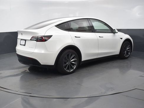 Used 2022 Tesla Model Y Long Range AWD/4WD image 6