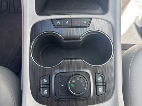 Used 2022 GMC Acadia SLT w/ Technology Package AWD/4WD image 19