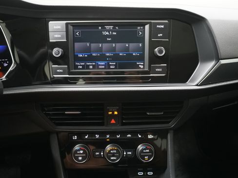 Used 2024 Volkswagen Jetta SE image 17