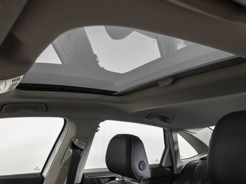 Used 2024 Volkswagen Jetta SE w/ Panoramic Sunroof Package FWD image 33
