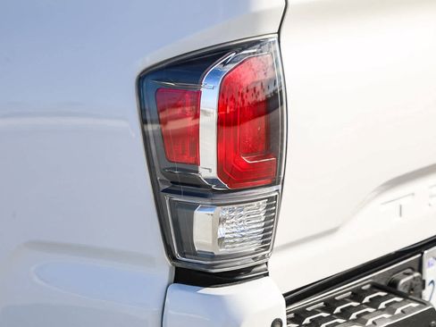 Certified 2020 Toyota Tacoma TRD Sport image 10