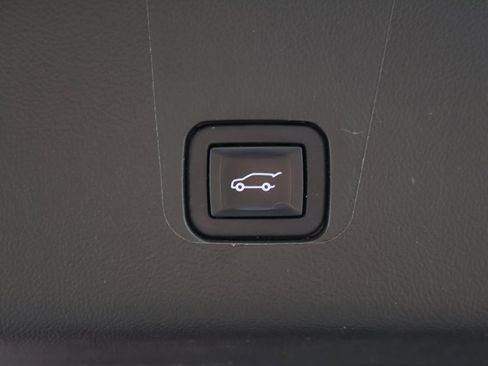 Used 2023 Chevrolet Traverse LT w/ LPO, Floor Liner Package image 57