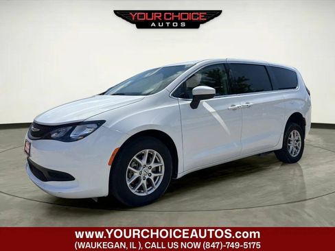 Used 2022 Chrysler Voyager LX FWD image 2
