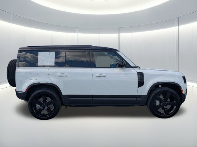 New 2026 Land Rover Defender 110 S AWD/4WD image 7