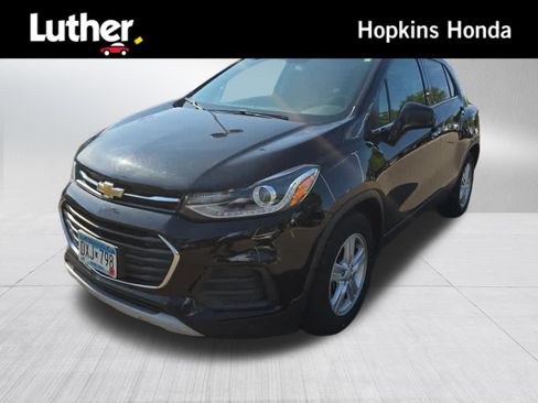 Used 2019 Chevrolet Trax LT w/ LT Convenience Package FWD image 1