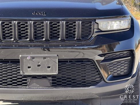 Used 2023 Jeep Grand Cherokee Altitude image 11