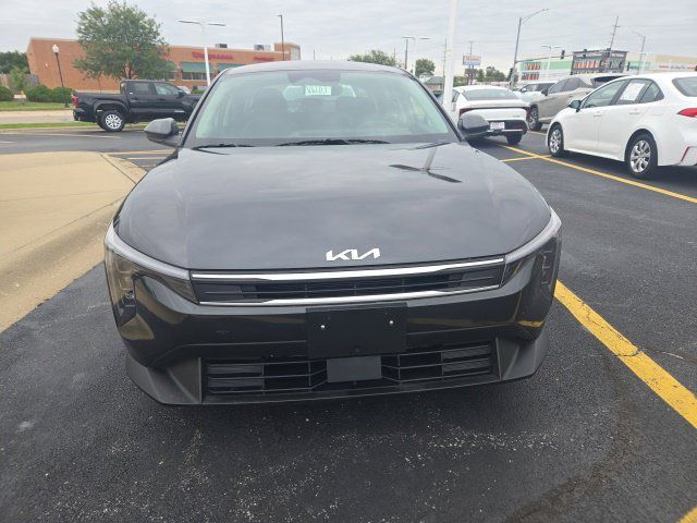 Used 2025 Kia K4 FWD image 2