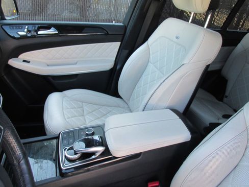 Used 2017 Mercedes-Benz GLS 550 4MATIC image 43