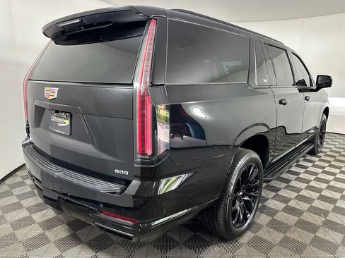 Used 2025 Cadillac Escalade ESV Sport AWD/4WD image 5