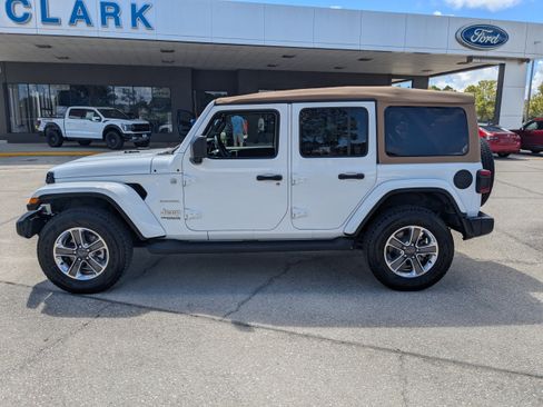 Used 2022 Jeep Wrangler Unlimited Sahara w/ Cold Weather Group image 7