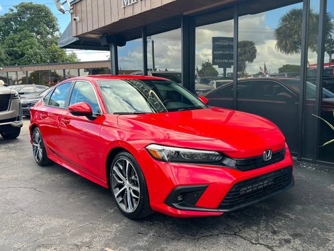 Used 2024 Honda Civic Touring image 3