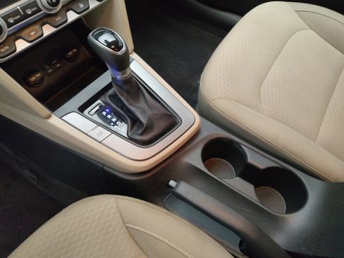 Used 2020 Hyundai Elantra SE FWD image 26