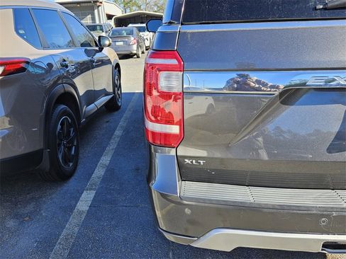 Used 2021 Ford Expedition XLT image 12
