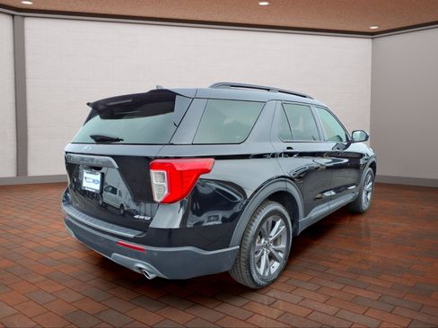 Used 2023 Ford Explorer XLT w/ Equipment Group 202A AWD/4WD image 8