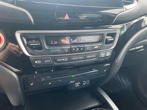 Used 2020 Honda Pilot Touring image 22