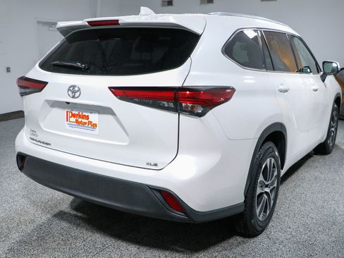 Used 2021 Toyota Highlander XLE FWD image 7