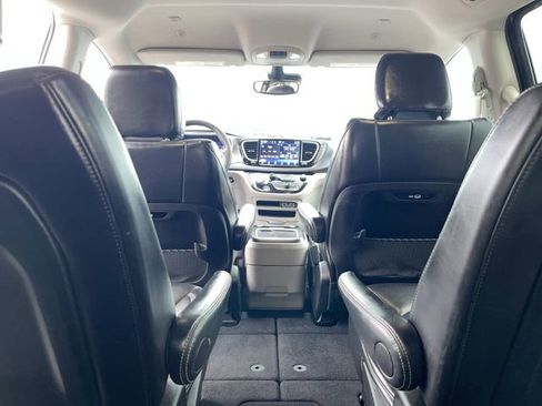 Used 2024 Chrysler Pacifica Touring-L FWD image 21