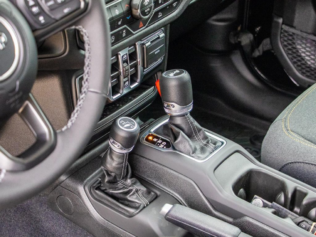 Used 2025 Jeep Wrangler Unlimited Sport AWD/4WD image 31