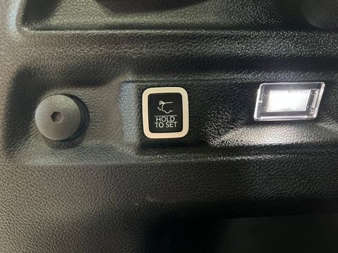 Used 2023 Jeep Grand Cherokee L Limited AWD/4WD image 22