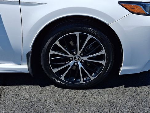 Used 2020 Toyota Camry SE FWD image 8