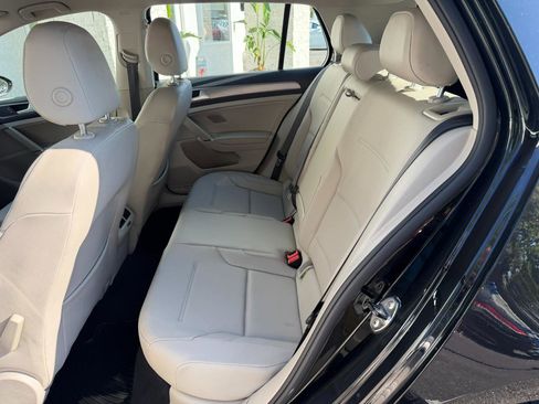 Used 2015 Volkswagen Golf TDI S image 29