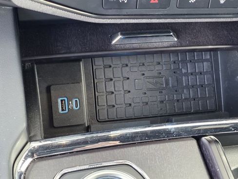 Used 2024 Ford Expedition Platinum image 24