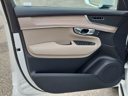 New 2026 Volvo XC90 B6 Core image 9