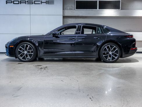 Used 2025 Porsche Panamera image 2
