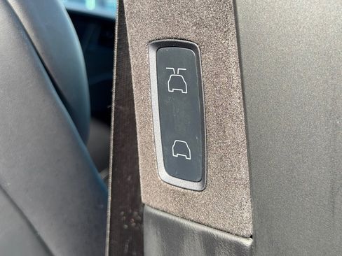 Used 2018 Tesla Model X image 21