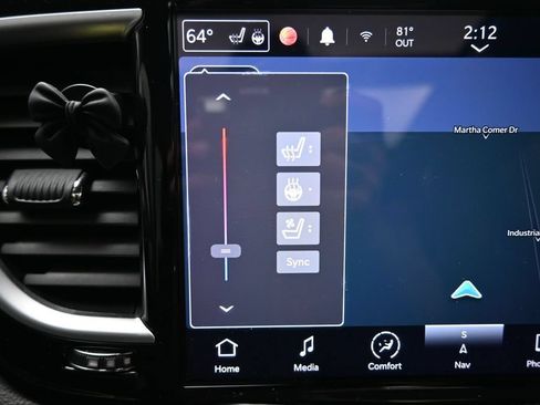 Used 2024 Chrysler Pacifica Limited w/ Uconnect Theater Family Group FWD image 22