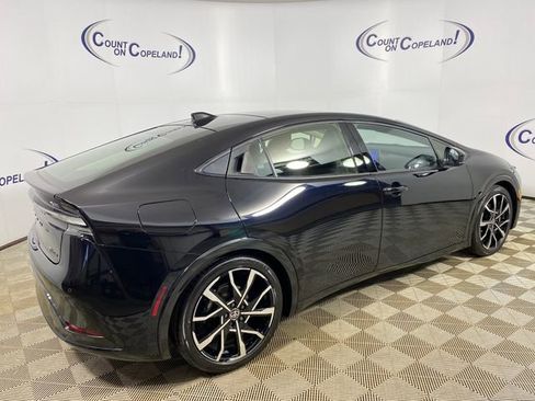 Used 2023 Toyota Prius Prime Premium FWD image 7