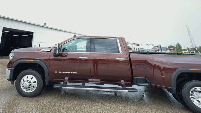 Used 2024 GMC Sierra 3500 SLT w/ SLT Premium Package AWD/4WD image 3
