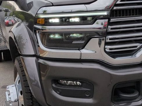 Used 2026 RAM 4500 4x4 Crew Cab DRW w/ Laramie Trim Package image 9