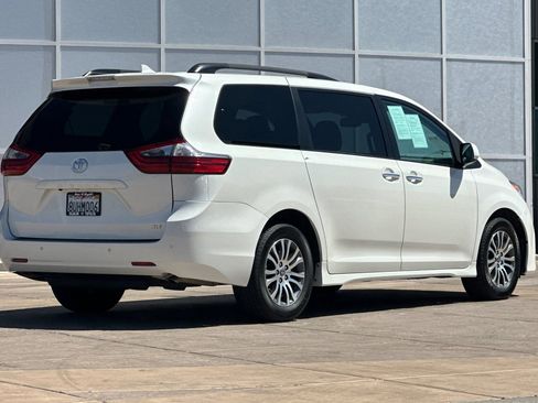 Certified 2020 Toyota Sienna XLE w/ XLE Navigation Package FWD image 4
